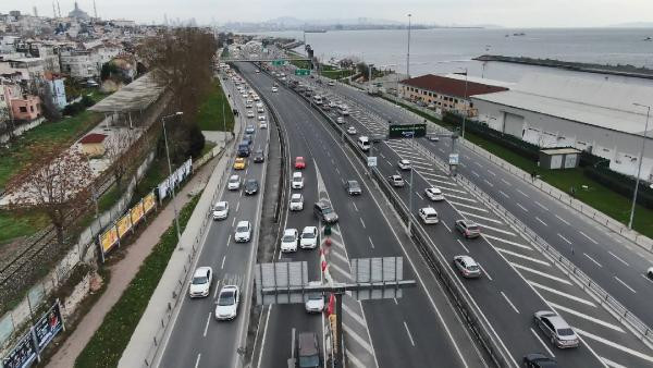 Biri bu uyanıkları durdursun! İstanbul trafiğinde akılalmaz görüntü - Resim : 3