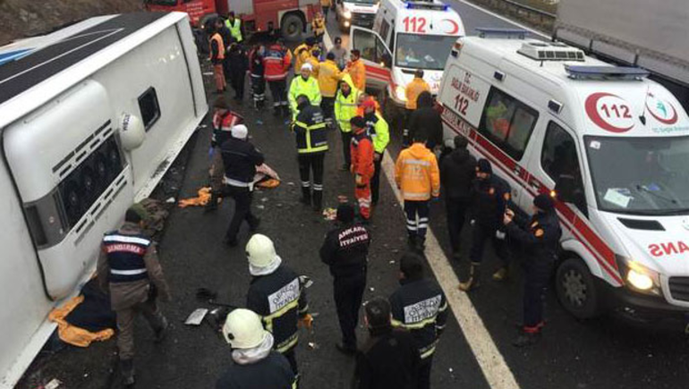 Ankara'da yolcu otobüsü devrildi: Ölü ve yaralılar var ! - Resim : 1