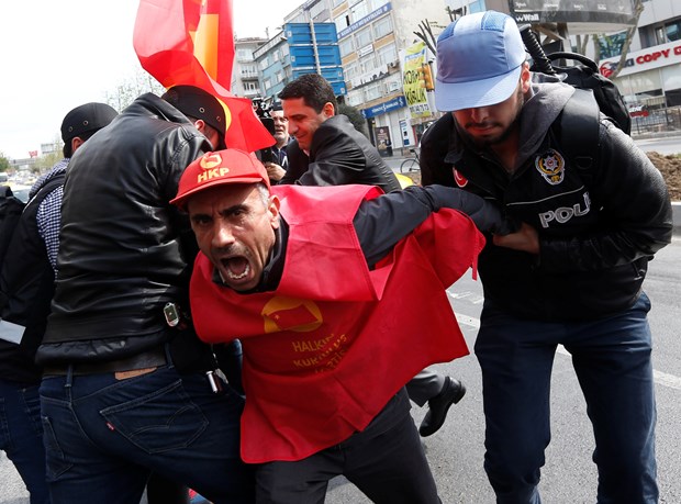 İstanbul'da olaylı 1 Mayıs; çok sayıda gözaltı var ! - Resim : 6