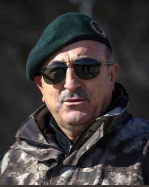 Bakan Çavuşoğlu'ndan askeri üniformalı fotoğraf - Resim : 1