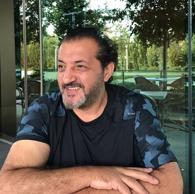 Masterchef jürisi Mehmet Yalçınkaya parmaklarını mı kaybetti ? - Resim : 1