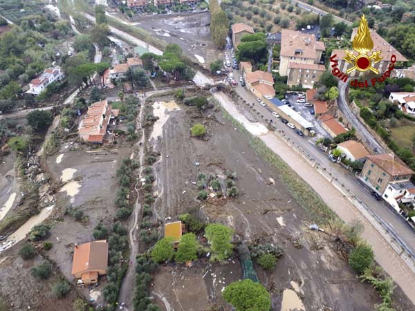 İtalya'da sel felaketi ! Ölü ve yaralılar var - Resim : 1