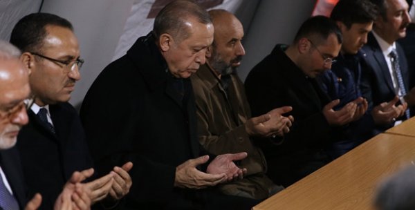 Cumhurbaşkanı Erdoğan'dan şehit ailesine ziyaret - Resim : 1