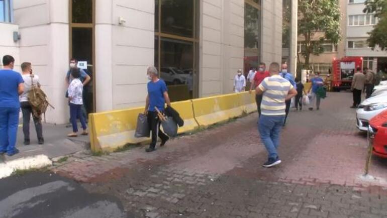 Beyoğlu'nda iş merkezinde panik! Sokağa döküldüler - Resim : 1