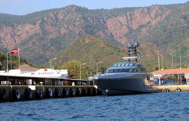 Marmaris limanına ''bir cisim'' yanaştı - Resim : 1