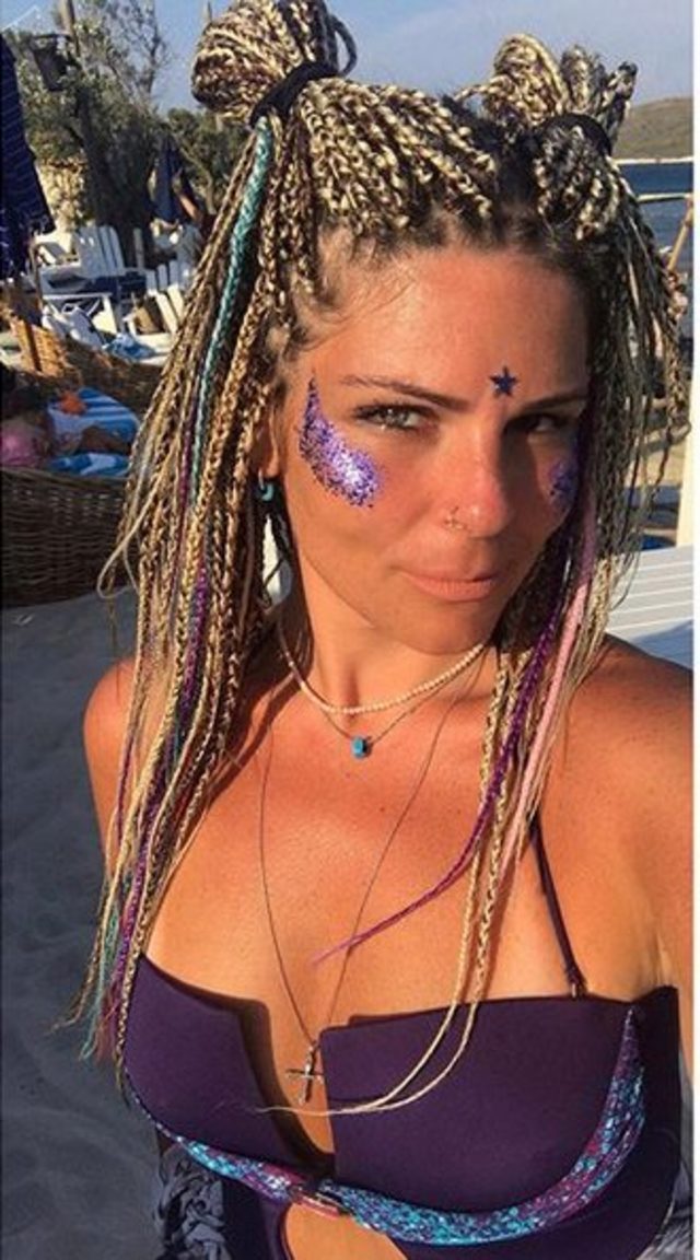 Pelin Öztekin'in kolyesi tartışma yarattı - Resim : 1