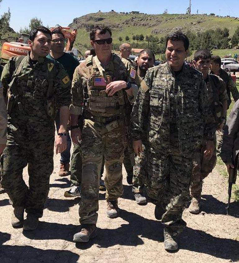 ABD askerleri ile PKK'lı teröristlerin fotoğrafına açıklama geldi - Resim : 1