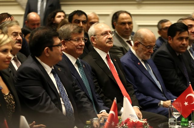 Davutoğlu ile Kılıçdaroğlu aynı toplantıda - Resim : 1