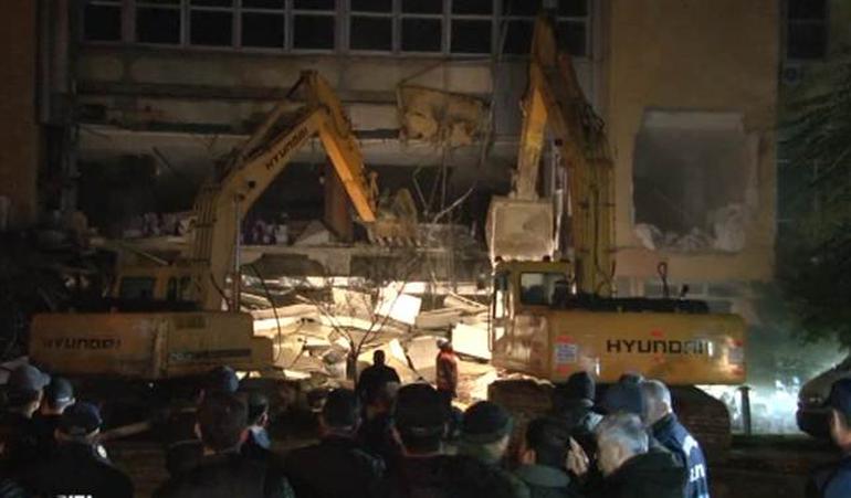 Bakırköy'de gece yarısı olaylı yıkım - Resim : 1