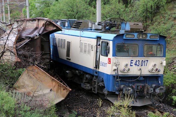 Malatya'da tren kazası ! Vagonlar raydan çıktı - Resim : 1
