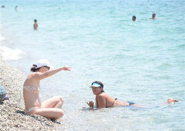 Rus turist denizden çıkmadı, ortalık karıştı - Resim : 1