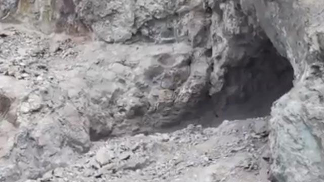 MSB açıkladı! PKK’lı teröristin barındığı mağara yok edildi - Resim : 1