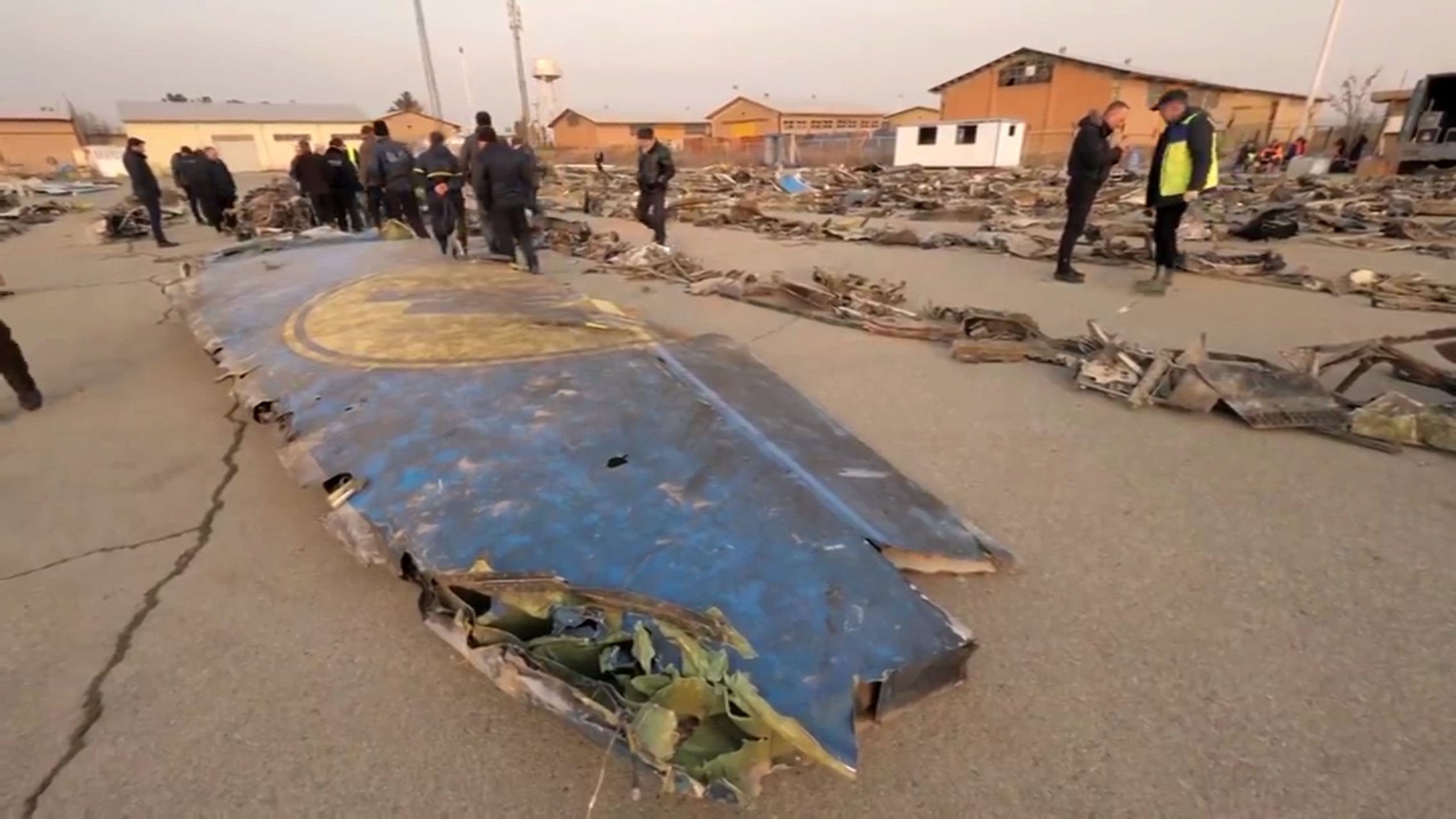 Ukrayna uçak enkazına ait yeni görüntüleri yayınladı ! - Resim : 1