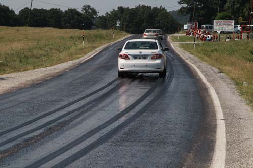 Kırklareli'nde sıcak hava asfaltı eritti - Resim : 2