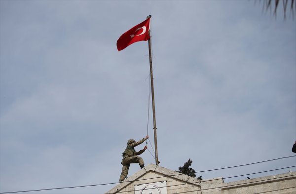 Afrin'de Türk bayrağı dikildi ! - Resim : 2
