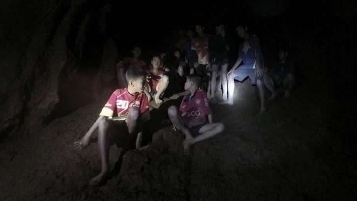 Mağarada mahsur kalan çocuklardan 6'sı kurtarıldı - Resim : 5