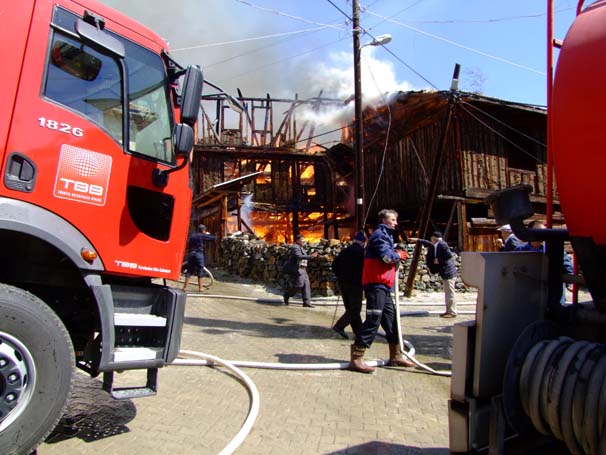 O köyde 25 ev kullanılamaz hale geldi - Resim : 2