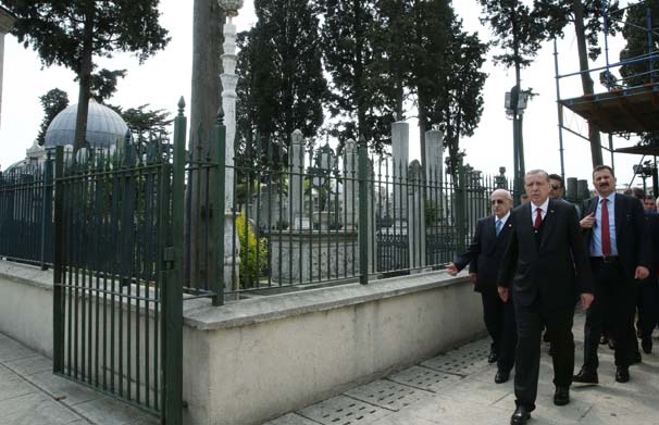 Erdoğan'dan Yavuz Sultan Selim Türbesi'ne ziyaret - Resim : 3