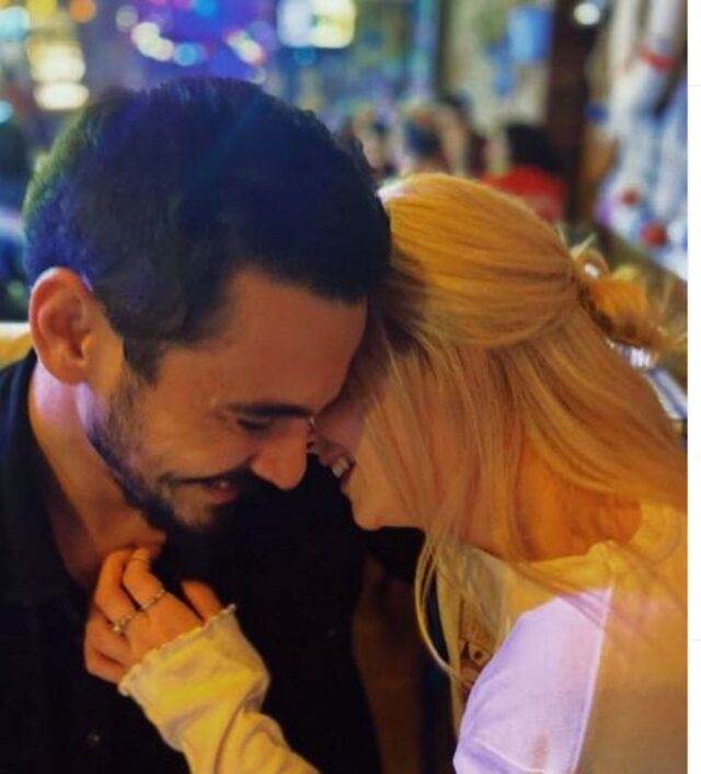 Ünlü oyuncu Hayal Köseoğlu sevgilisiyle fotoğraf paylaştı - Resim : 1
