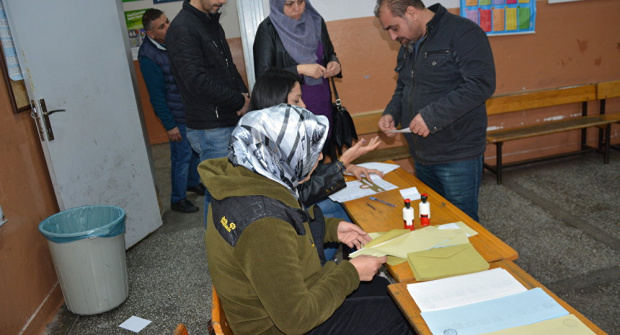 Türkiye vatandaşı olan Suriyeliler oy kullandı - Resim : 2