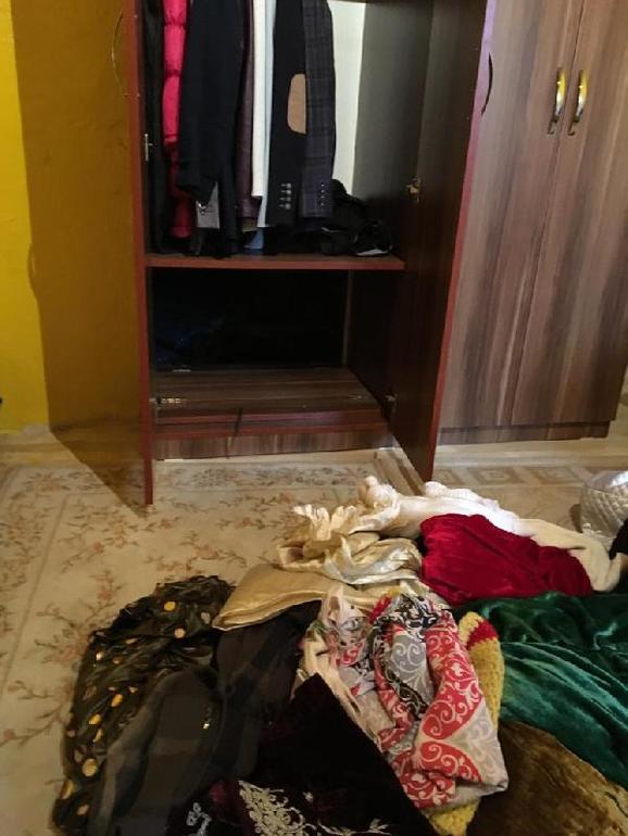 Yatak odasındaki gizli bölmede yakalandılar - Resim : 1