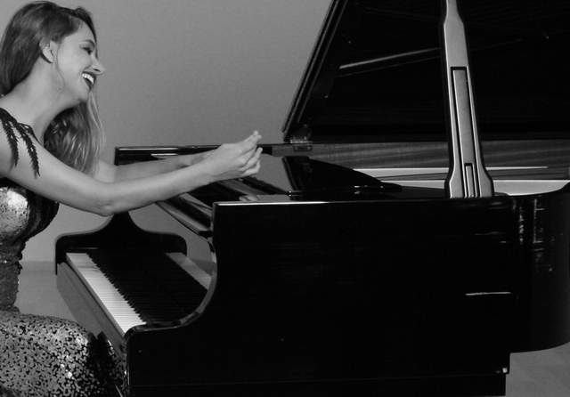 Bakan Eker: Başbakanın Şahsında Hükümet Yıpratılmaya Çalışılıyor - Resim : 1