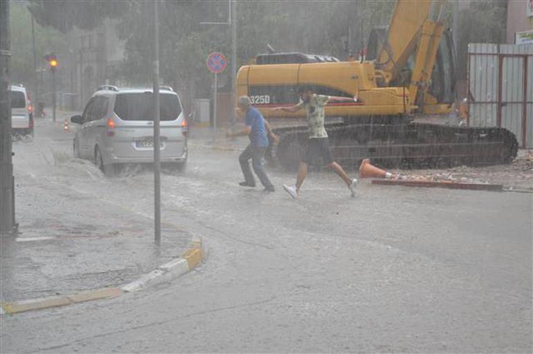 Sağanak yağış Marmara'yı olumsuz etkiledi - Resim : 5