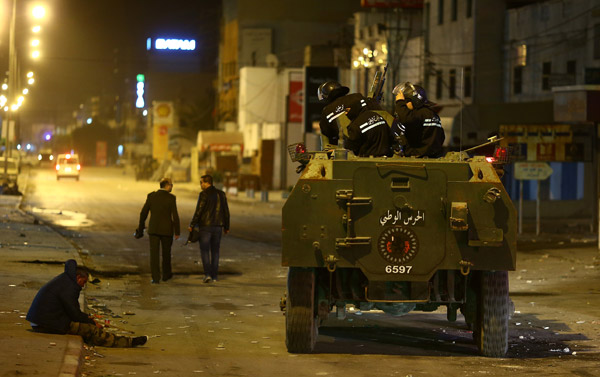 Arap Baharı'nın başladığı Tunus'ta sokaklar karıştı - Resim : 1