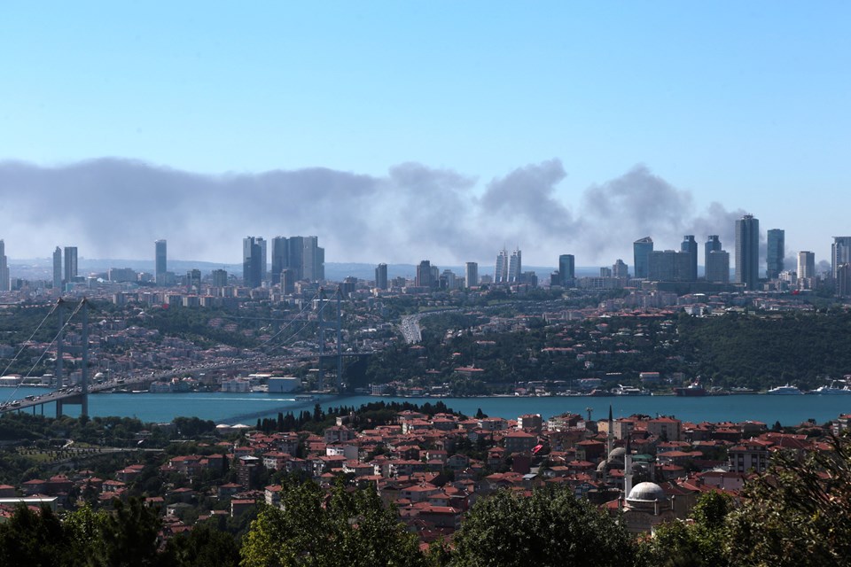 İstanbul'da çok büyük yangın; dumanlar gökyüzünü sardı - Resim : 3