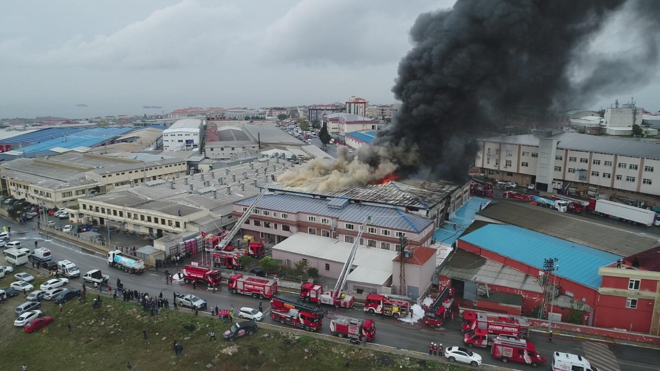 İstanbul'da fabrika yangını  - Resim : 1