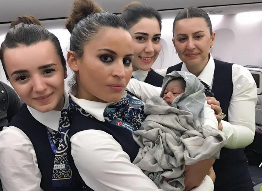 Uçakta doğan bebeğe ''ömür boyu'' bilet verildi - Resim : 1
