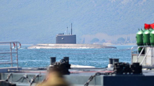 Rus denizaltısı Çanakkale Boğazı'ndan geçti - Resim : 1