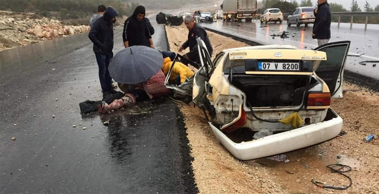 Antalya'da zincirleme kaza: 1 ölü, 7 yaralı - Resim : 1