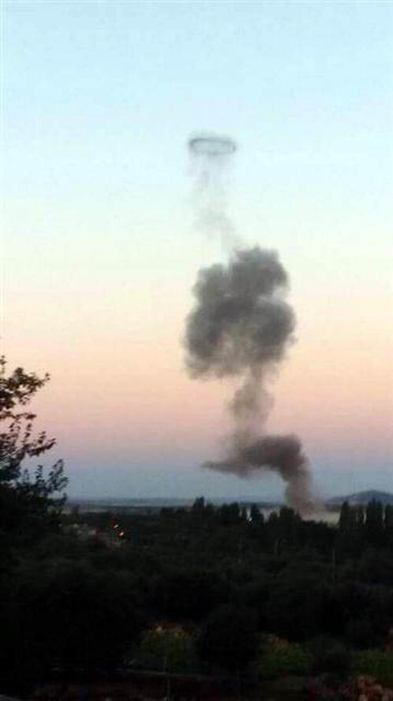 Diyarbakır'da bomba yüklü araçla saldırı ! 1 asker yaralı - Resim : 1
