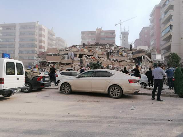 İzmir'deki depremde can kaybı artıyor! - Resim : 1