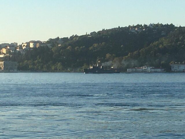 2 Rus askeri gemisi peş peşe İstanbul Boğazı'ndan geçti - Resim : 1