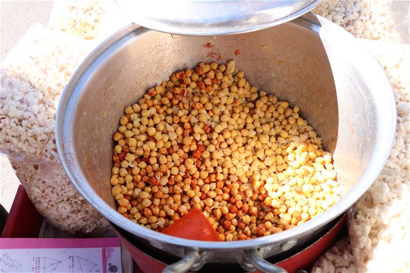 Haşlanmış nohut satarak 3 katlı ev yaptırdı - Resim : 1