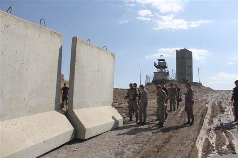 İran sınırına da duvar örülüyor - Resim : 1