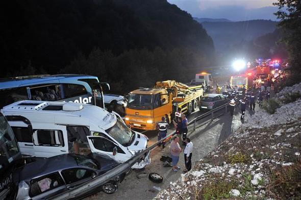 Bursa'da büyük kaza: Ölü ve yaralılar var - Resim : 3