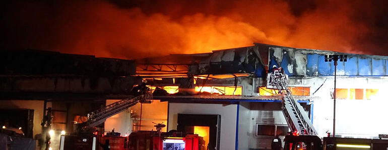 Düzce'nin en büyük fabrikasında yangın - Resim : 1