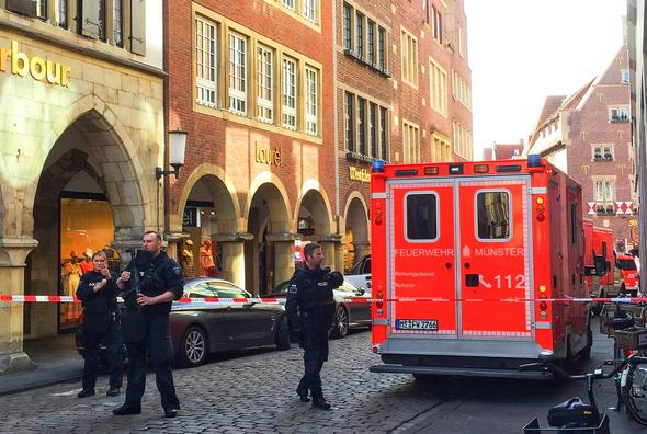 Almanya'da bir araç kalabalığa daldı: 3 ölü, 20 yaralı - Resim : 3
