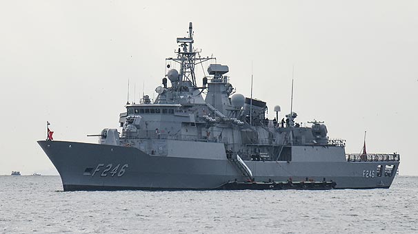 Amiral gemi Dolmabahçe'de - Resim : 1
