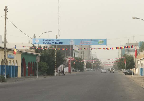 Çad sokakları Türk bayraklarıyla donatıldı - Resim : 1