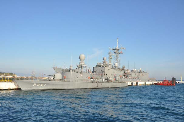 Tatbikata katılan askeri gemiler Kuşadası'nda - Resim : 2