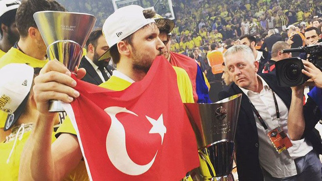 Barış Hersek 2 yıl daha Fenerbahçe'de ! - Resim : 1