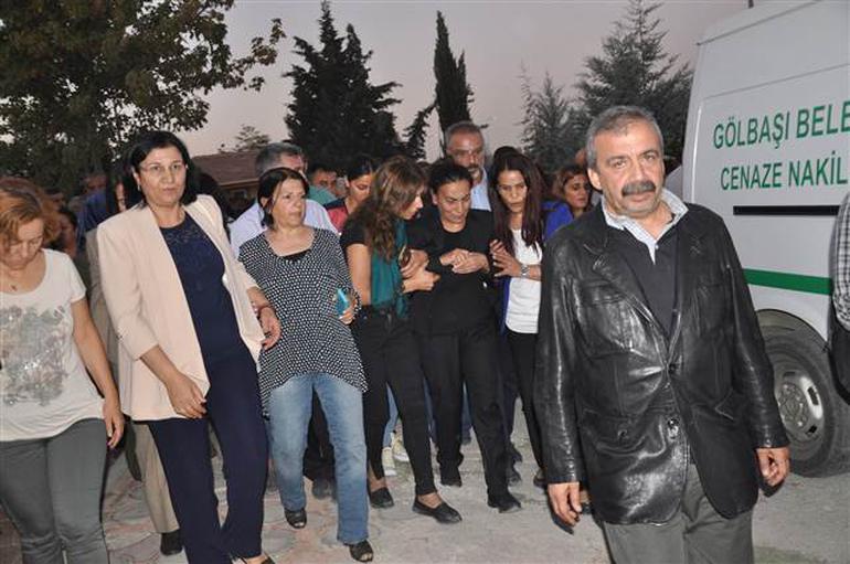 HDP'li Tuğluk'un annesinin cenazesine saldırı ! - Resim : 1