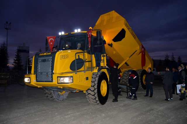 Sürücüsüz tarım aracı ve kaya kamyonu test edildi - Resim : 1