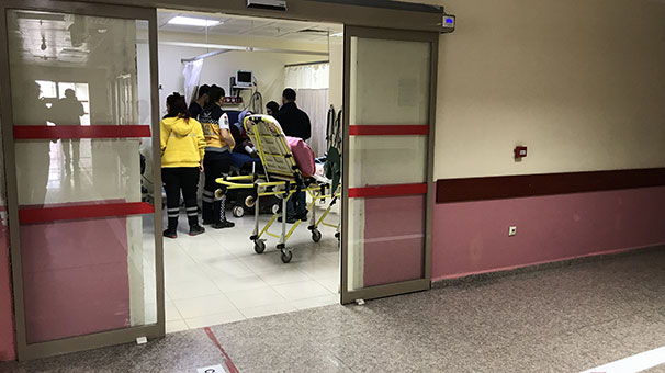22 öğrenci hastaneye kaldırıldı - Resim : 1