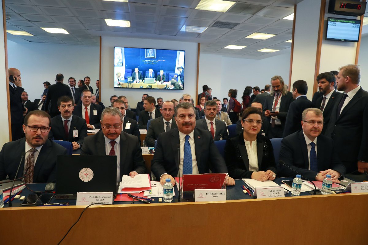 Muhalif vekillerden bürokratlara ''alkış'' tepkisi - Resim : 1