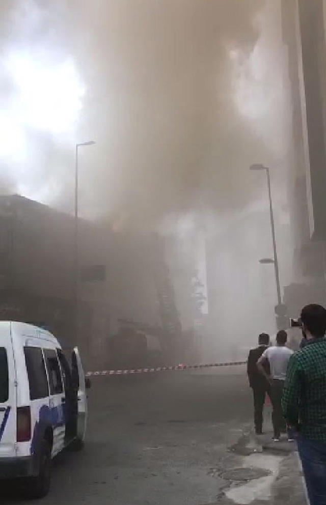 İstanbul'da yangın: Çok sayıda ekip sevk edildi  - Resim : 1